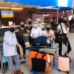 groep verpleegkundigen healthz aankomst vliegveld curaçao